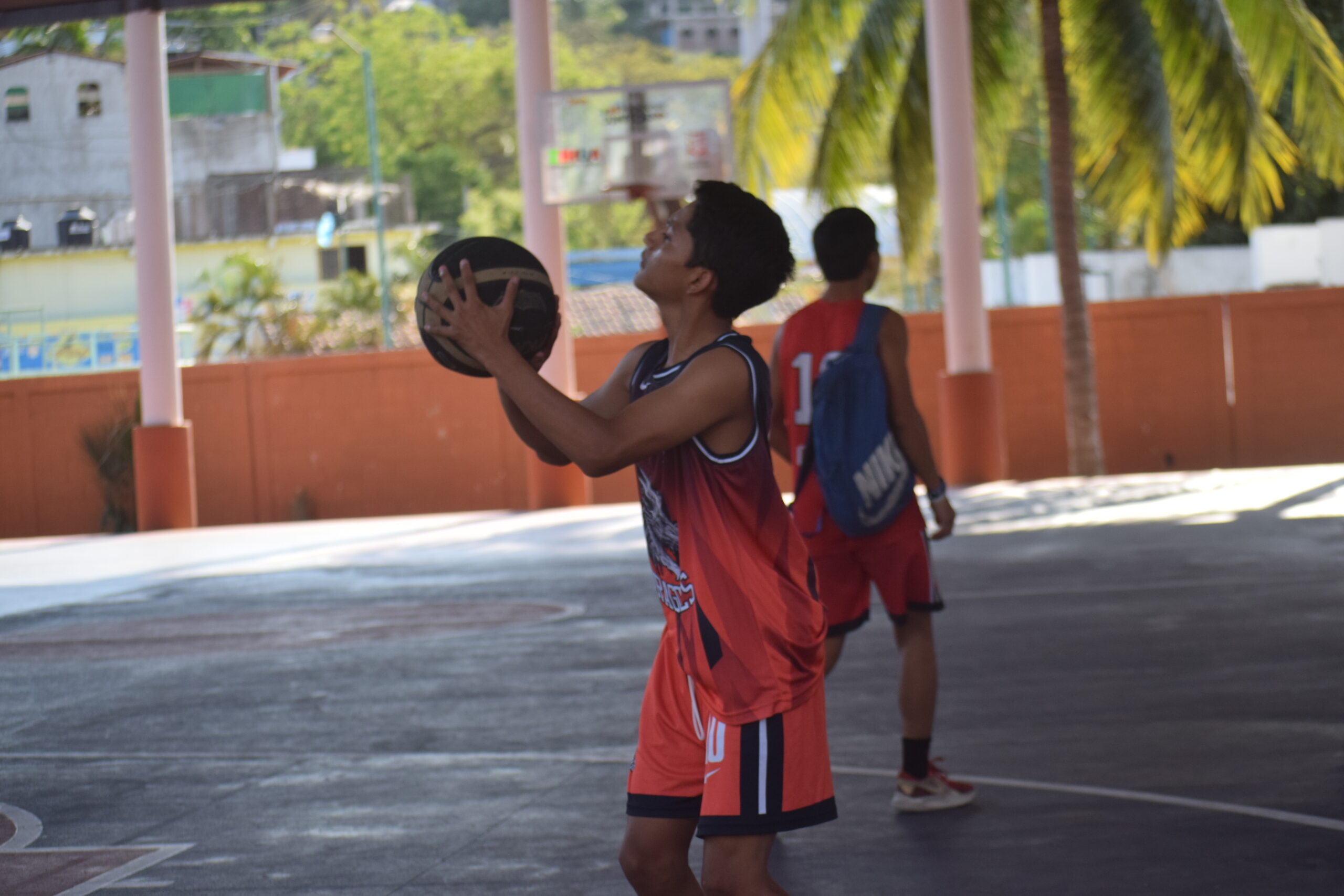 Alto nivel competitivo en la fusionadas ligas de baloncesto