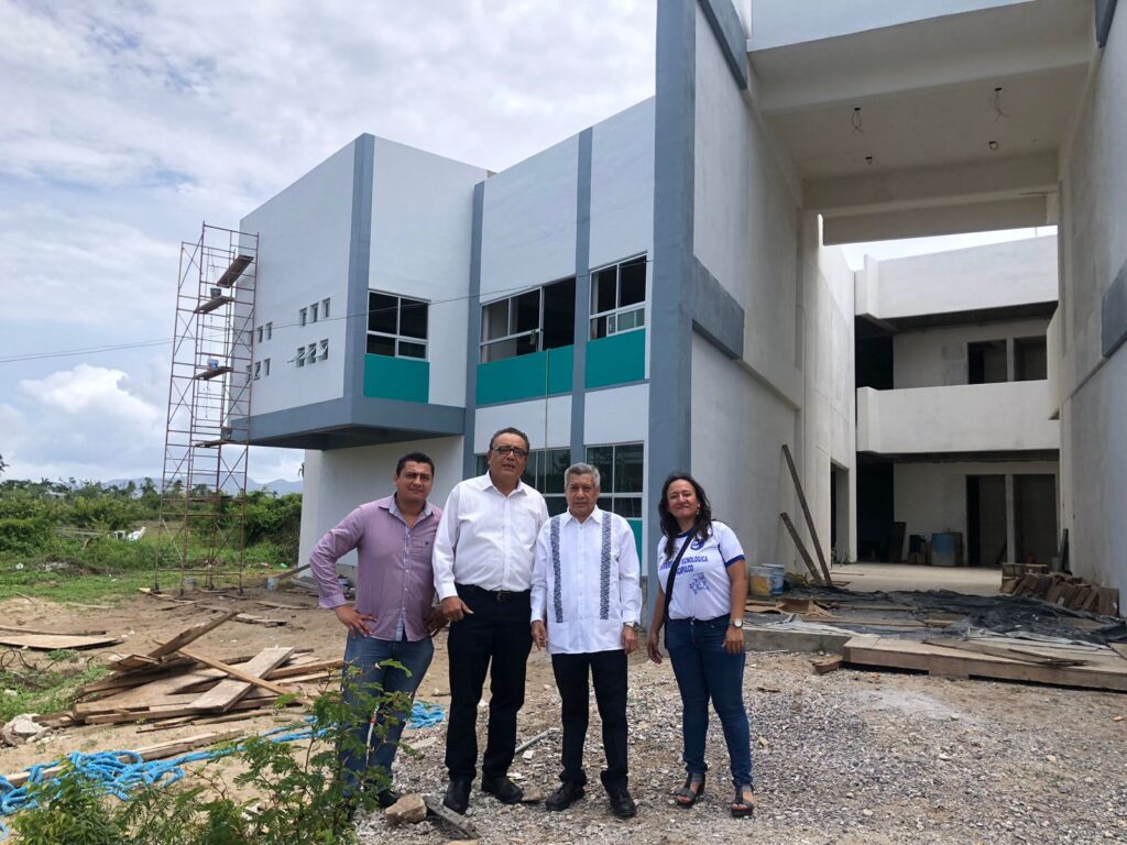 Titular de la SEG supervisa construcción de las nuevas instalaciones de la Universidad Tecnológica de Acapulco