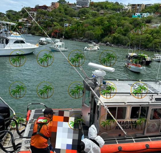 Rescatan el cuerpo de hombre sin vida que se encontraba flotando en el mar en Zihuatanejo