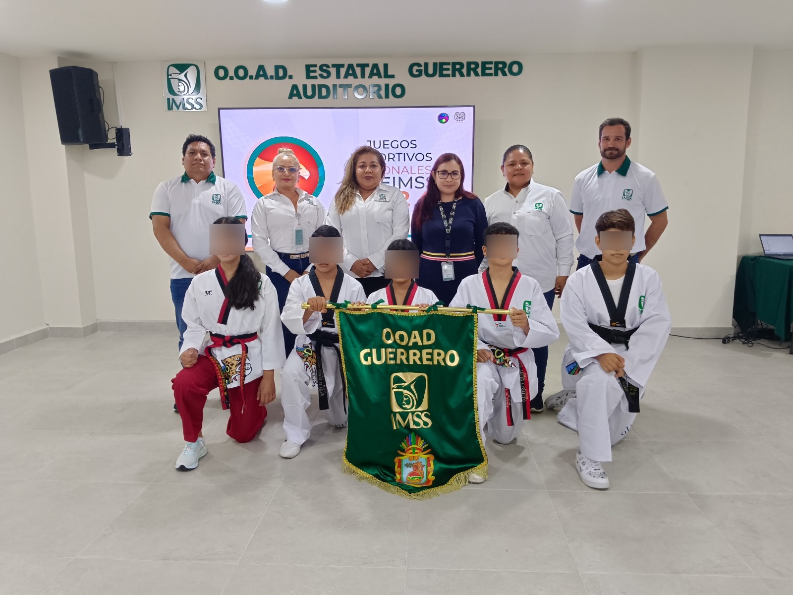 Abandera IMSS Guerrero a deportistas que participarán en Juegos Deportivos Nacionales ODEIMSS 2024