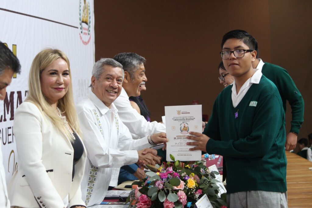 Asiste titular de la SEG a la clausura de la Secundaria José Agustín Ramírez, de Chilpancingo