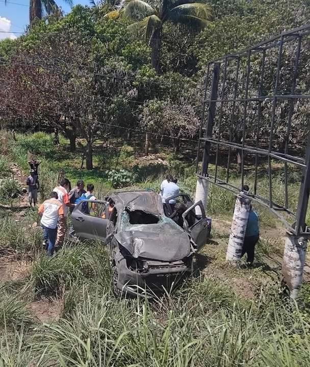 Cuatro lesionados deja accidente en Tecpan