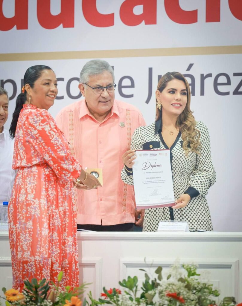 Celebra Evelyn Salgado el Día del Personal de Apoyo y Asistencia a la Educación en Guerrero