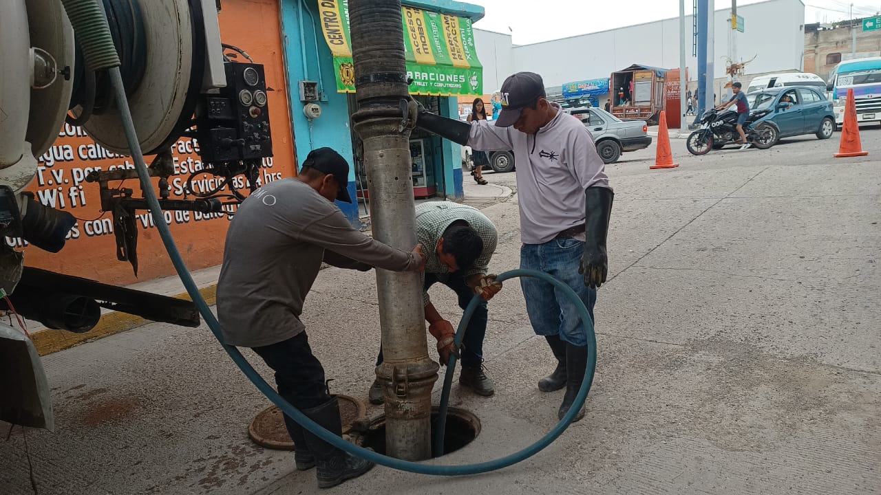 Coadyuva CAPASEG con el desazolve emergente en Tlapa