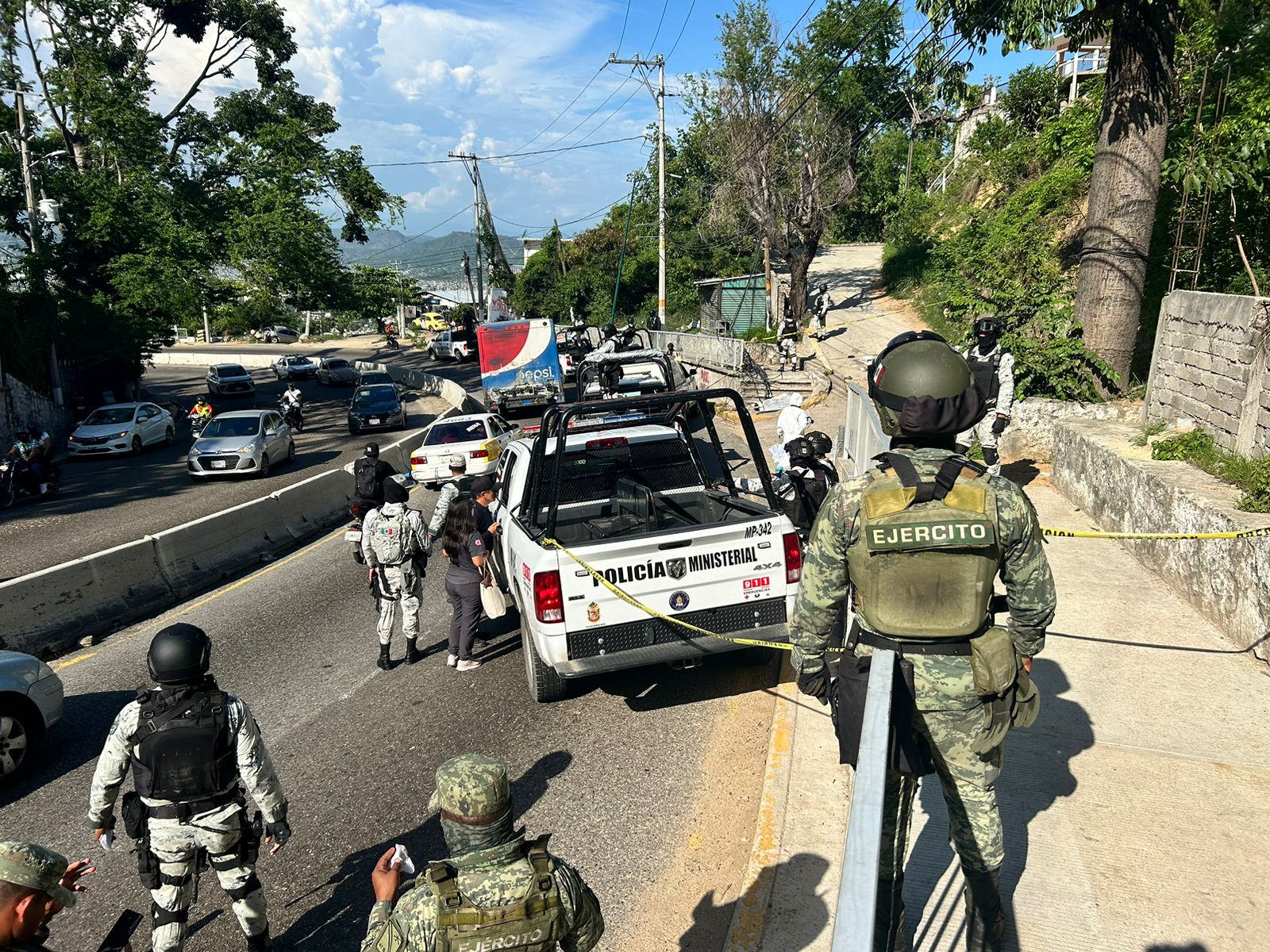 Dejan a un ejecutado con torniquete en la curva La Tolva de Acapulco