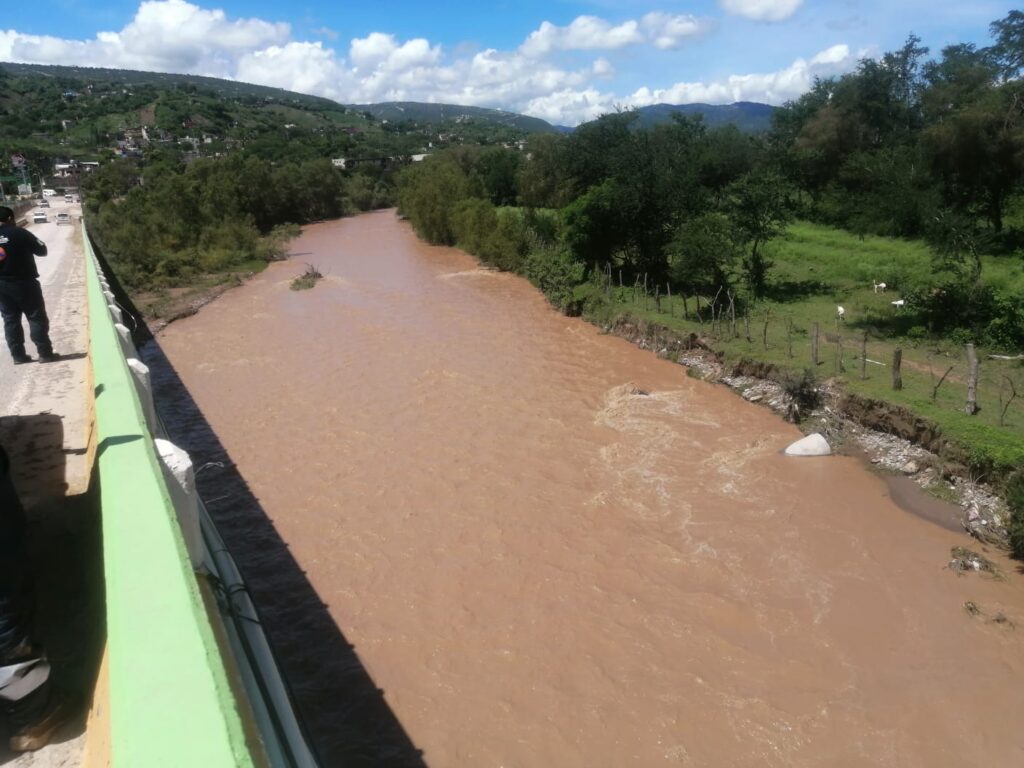 Por lluvias… Reporta PC estatal inundaciones en viviendas y derrumbes en carreteras, en la Montaña