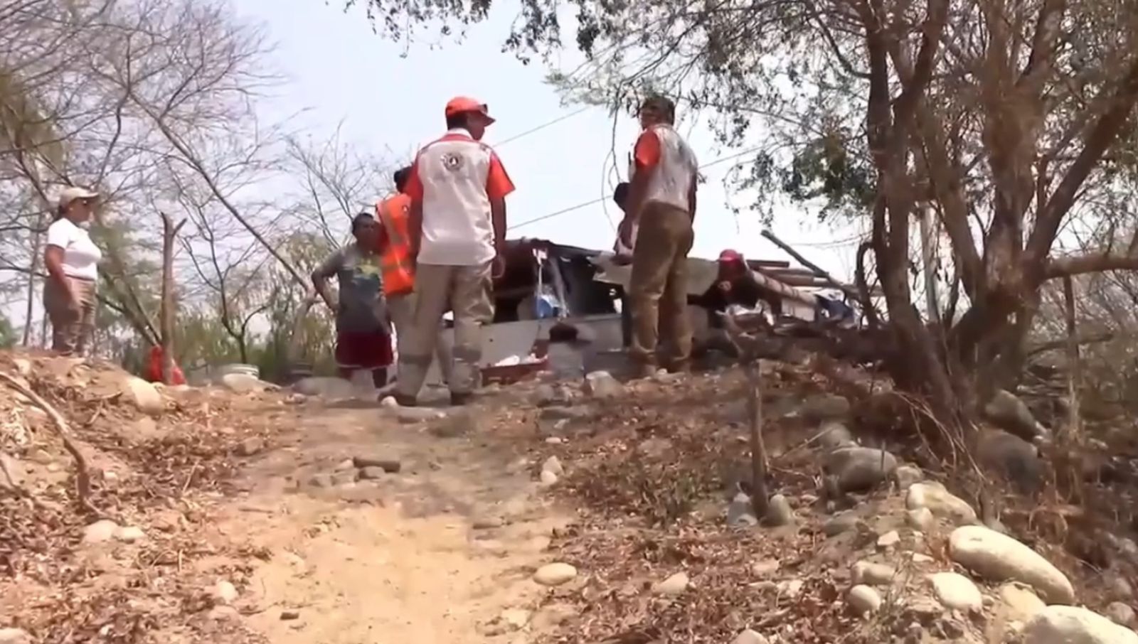 Notifican zonas de alto riesgo por lluvias en Tecpan