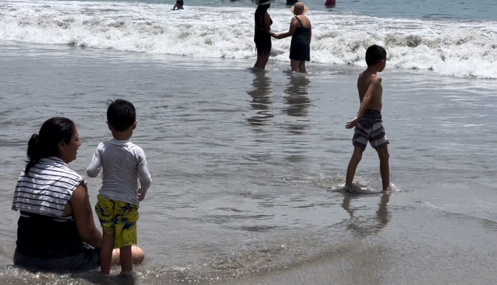 Niños disfrutan verano en Ixtapa-Zihuatanejo antes del regreso a clases