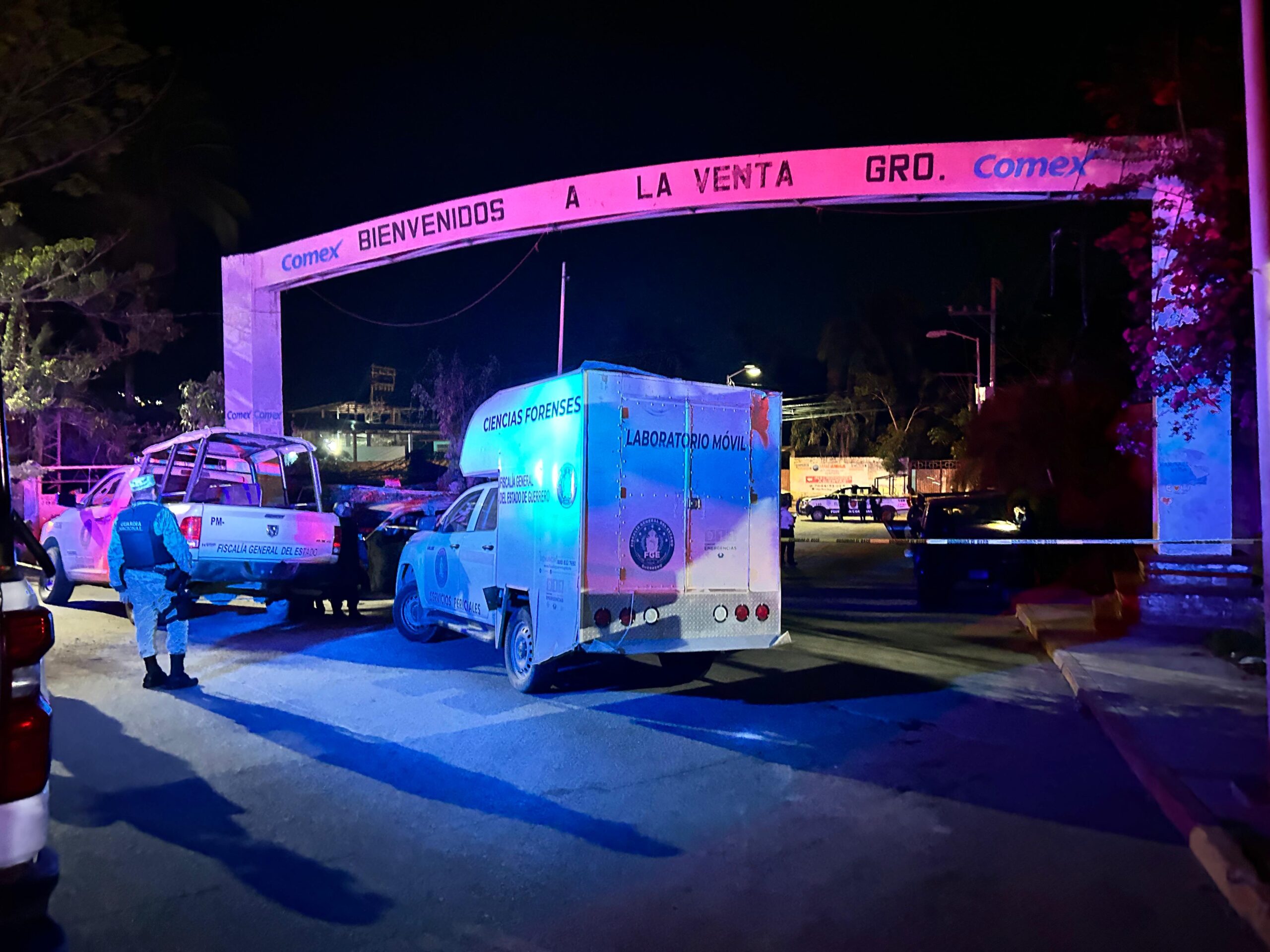 En Acapulco… Abandonan un auto con restos de un hombre descuartizado, en La Venta