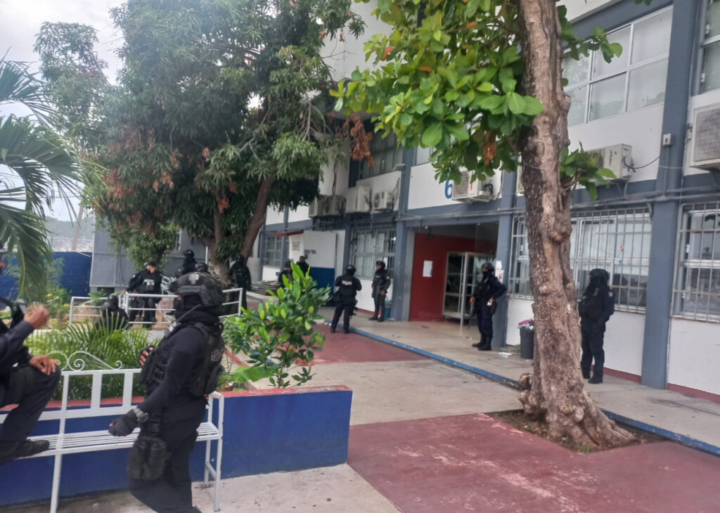 En Acapulco… Hombres armados irrumpen en Enfermería 2 de la UAGro y asaltan a estudiantes