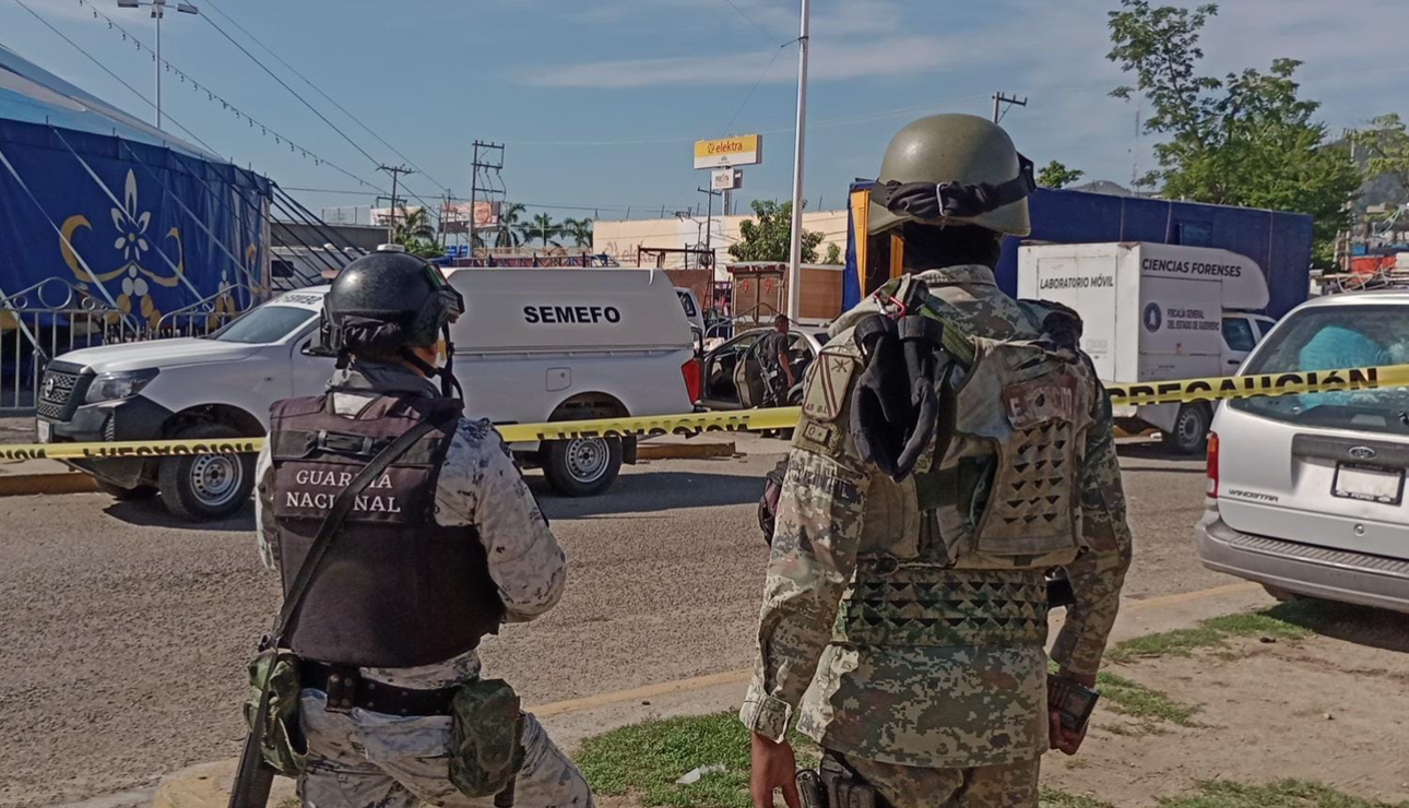 En Acapulco… Dejan la cabeza de un hombre sobre el toldo de un auto, en la Zapata