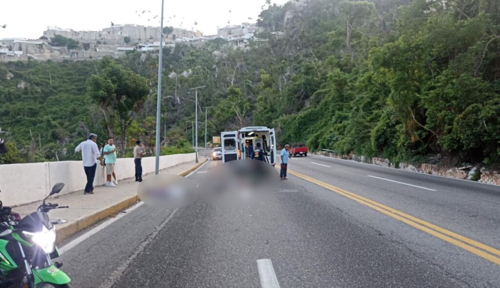 En Acapulco… Un motociclista muerto y una mujer herida en accidente sobre la Escénica