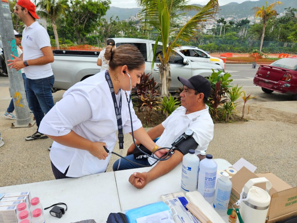 Instala la SSG módulos de atención médica en los principales puntos turísticos de Guerrero