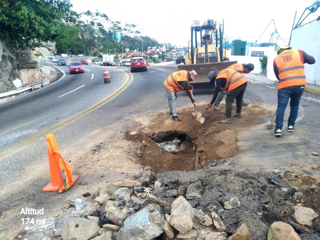 Realizan CAPASEG y CICAEG reparación de una cuarta fuga en la Escénica de Acapulco