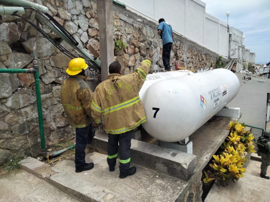 SGIRPCGRO atiende servicio de emergencia en hotel Las Brisas