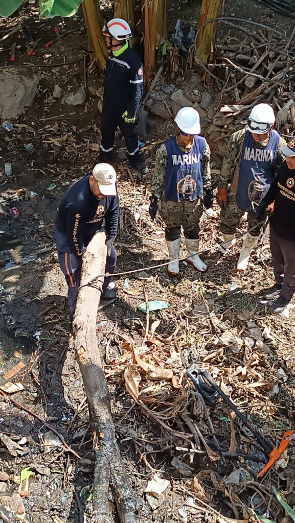 Mantiene Gobierno de Abelina con SEMAR limpieza en barranca de La Laja