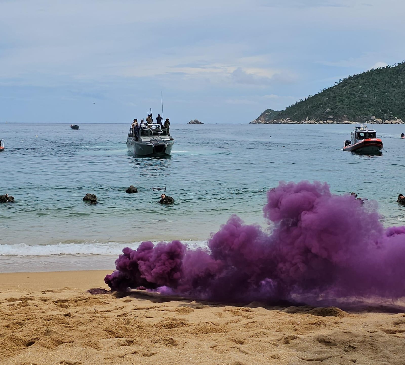 Colabora Gobierno de Abelina en demostración de ejercicios de la Secretaría de Marina en Puerto Marqués