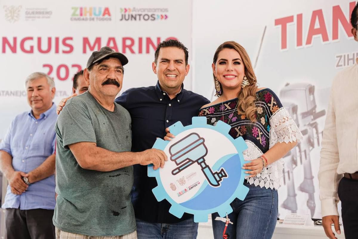 Pescadores de Zihuatanejo reciben embarcaciones, motores y kits de pesca de manos de la gobernadora Evelyn Salgado y presidente Jorge Sánchez