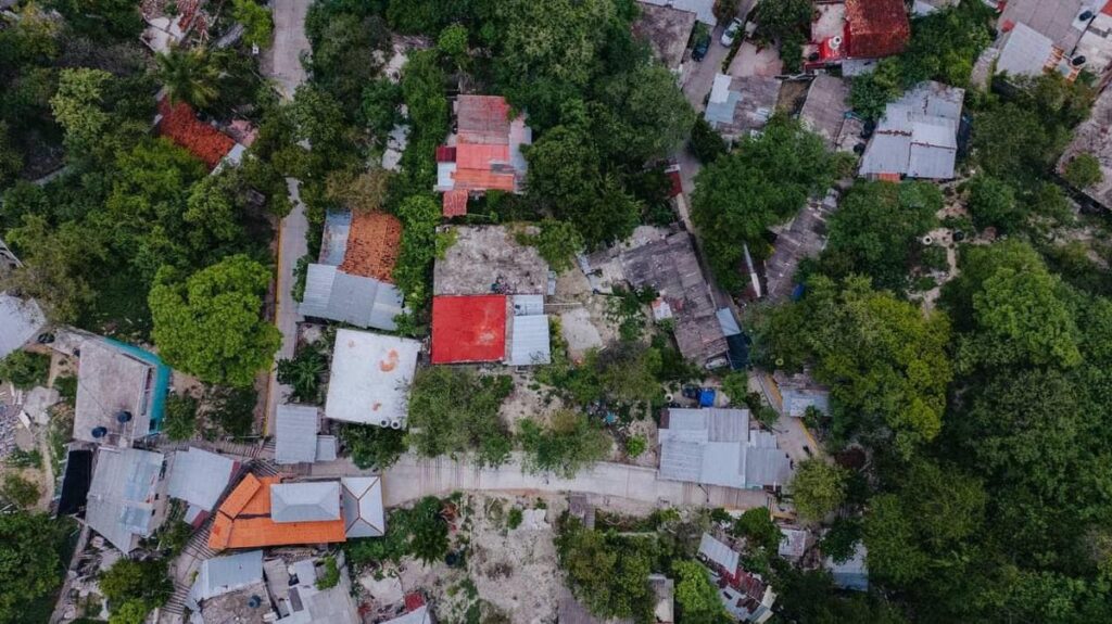 Colonia La Noria mejora con dos andadores nuevos