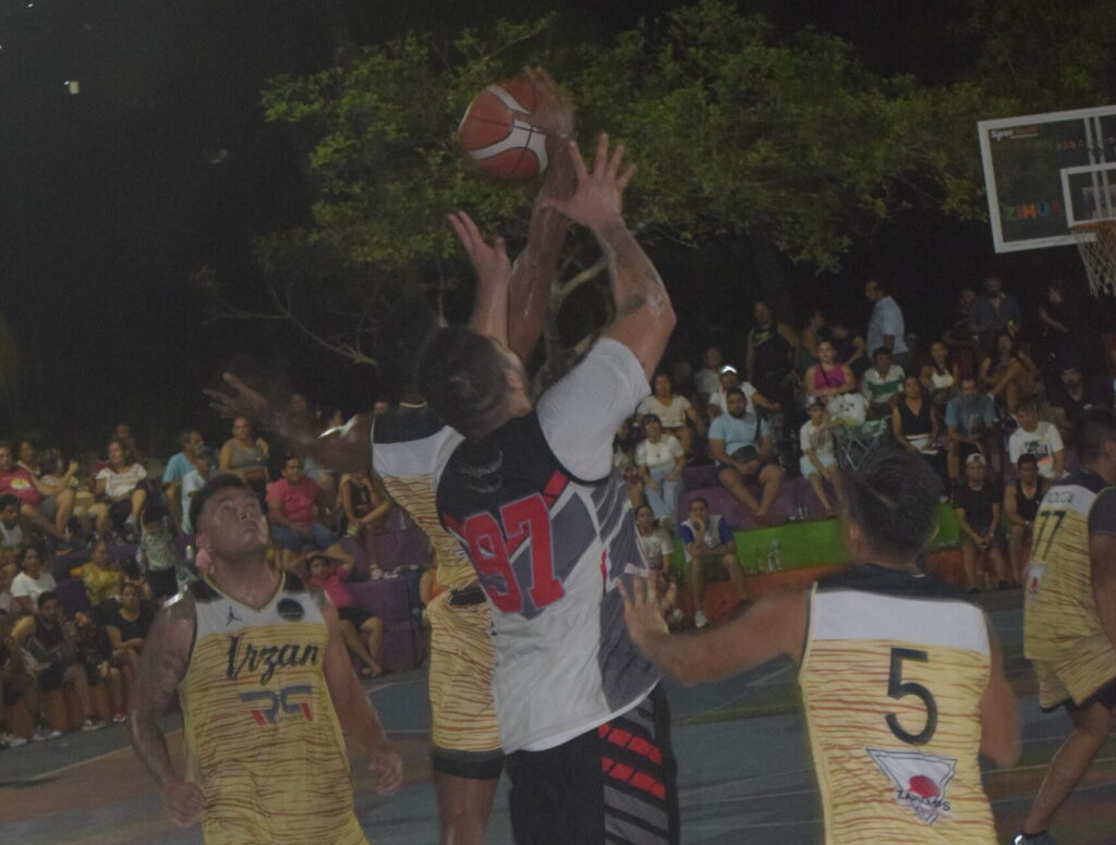 La cancha municipal de Zihuatanejo partícipe y testigo de la finales de baloncesto