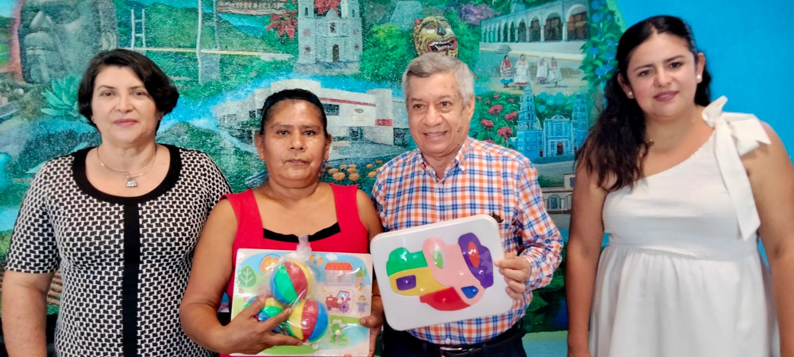 Entrega titular de la SEG, 82 Unidades Didácticas a Agentes Educadores de diversas regiones del estado