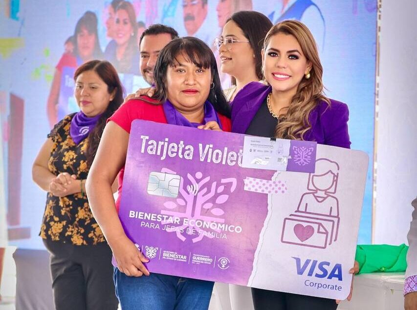 Evelyn Salgado da arranque a la entrega del Programa de Bienestar Económico “Tarjeta Violeta” en Guerrero