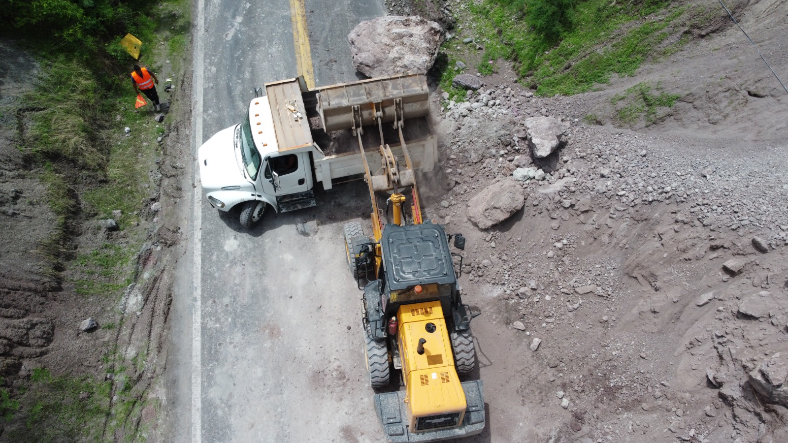 Atiende Cicaeg derrumbe en la carretera federal Chilpancingo – Iguala