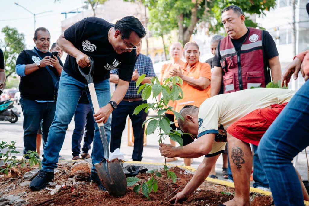 Sectur Guerrero lleva a cabo la Jornada de Reforestación en Zona Tradicional de Acapulco