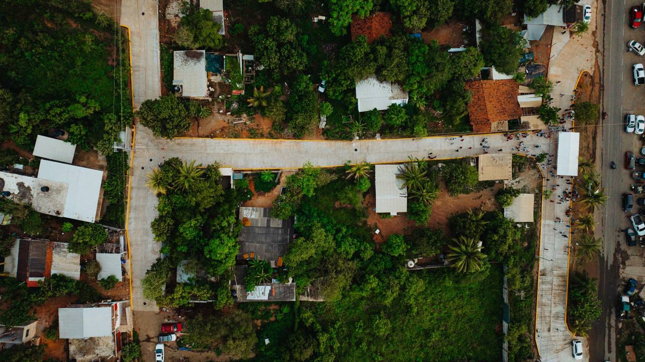 Alcalde Jorge Sánchez acude a Barbulillas y entrega nueva calle pavimentada