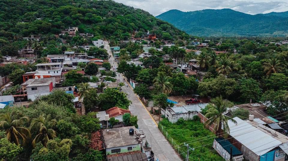 Jorge Sánchez Allec entrega nueva pavimentación del programa de cierre de administración