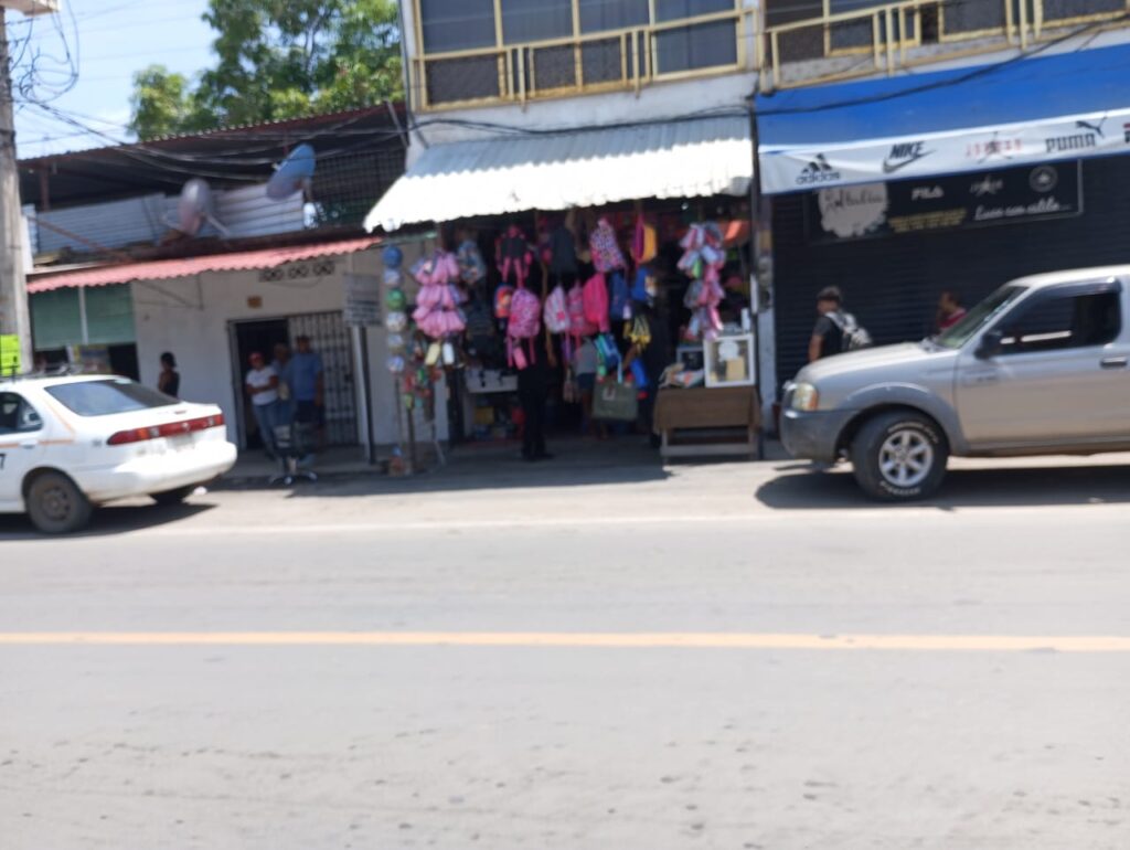 Atacan a balazos a una comerciante en pleno centro de Cuajinicuilapa