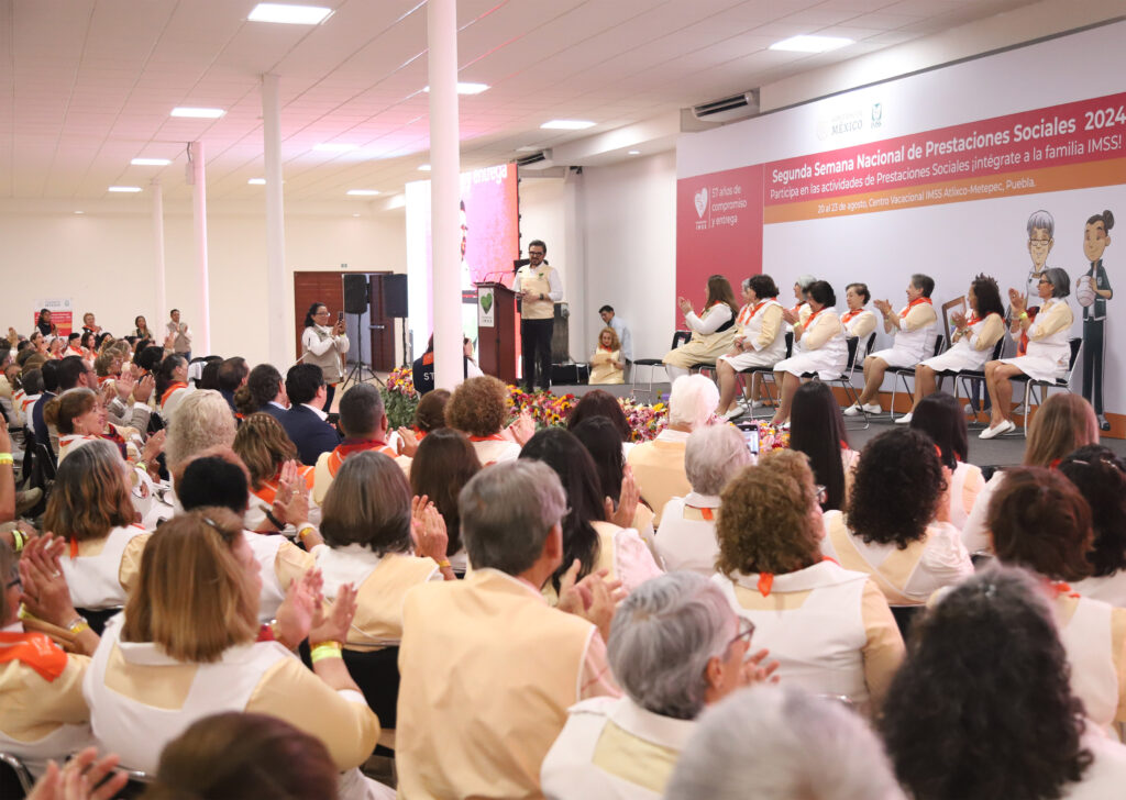 Voluntariado IMSS celebra 57 años de brindar bienestar a pacientes y familiares cuidadores