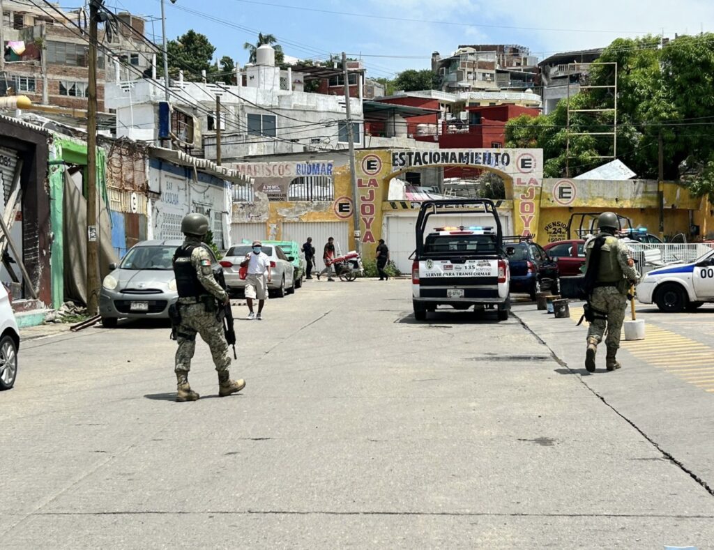 En Acapulco… Sujetos irrumpen en un autolavado y hieren a balazos a un menor