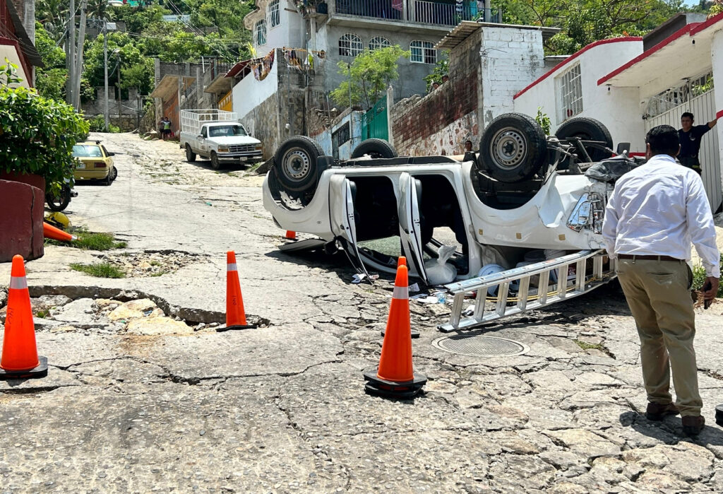 En Acapulco… Siervos de la Nación heridos en volcadura de camioneta de la Secretaría del Bienestar