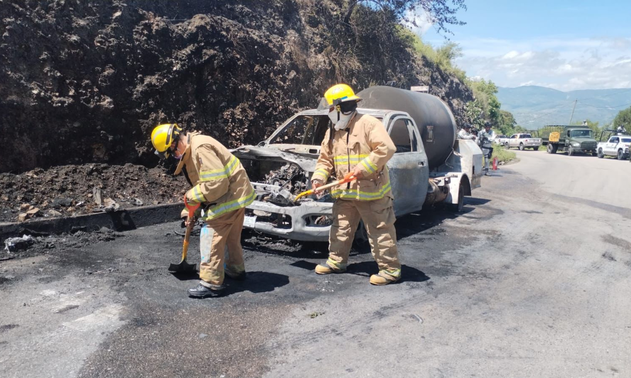 Cerca de Chilapa… Se incendió una pipa que transportaba gas doméstico