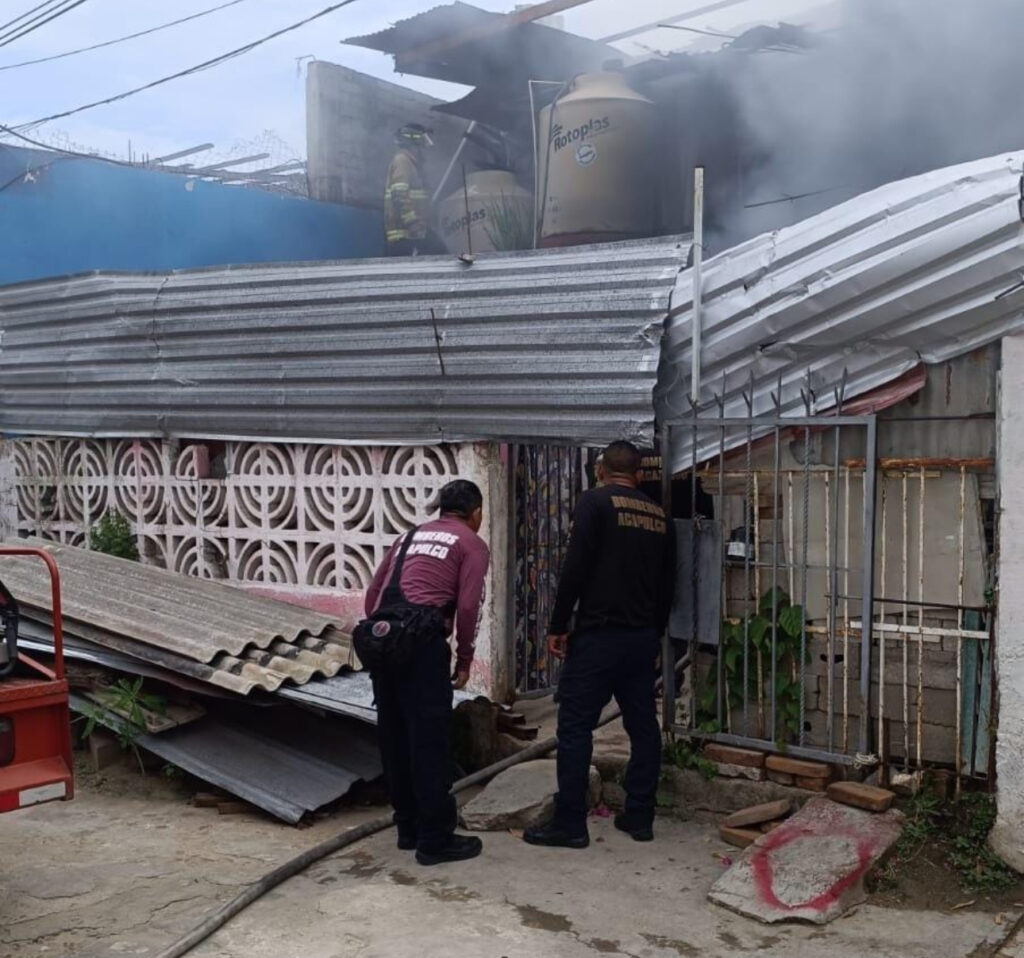 En Acapulco… Lo ejecutan a balazos en su casa, a la que después le prenden fuego