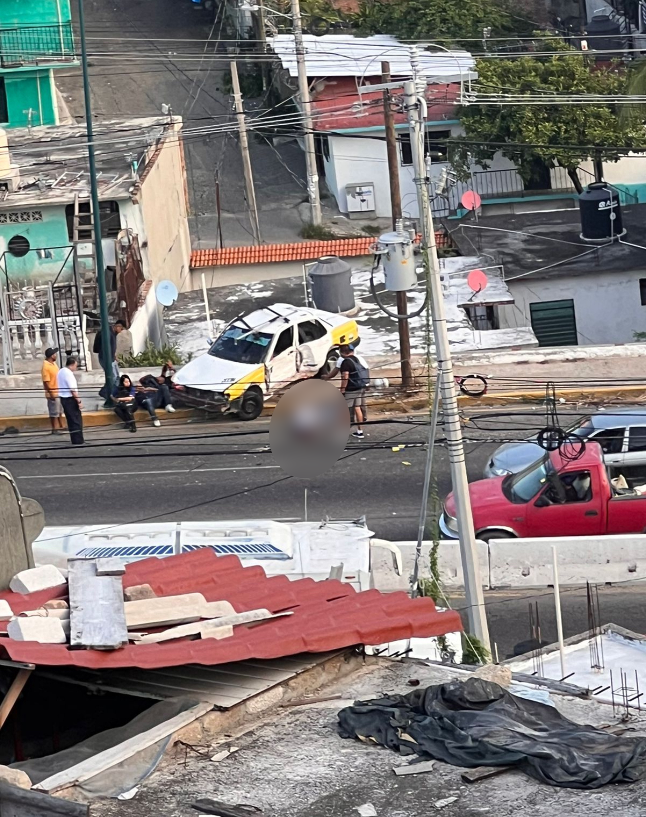 En Acapulco… Muere motociclista tras impactarse contra un taxi