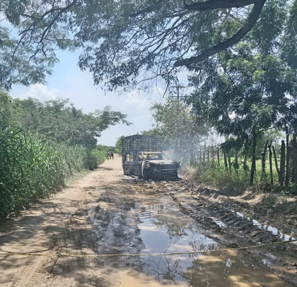 En Cuajinicuilapa… Encuentran calcinados los cuerpos de dos personas en una camioneta