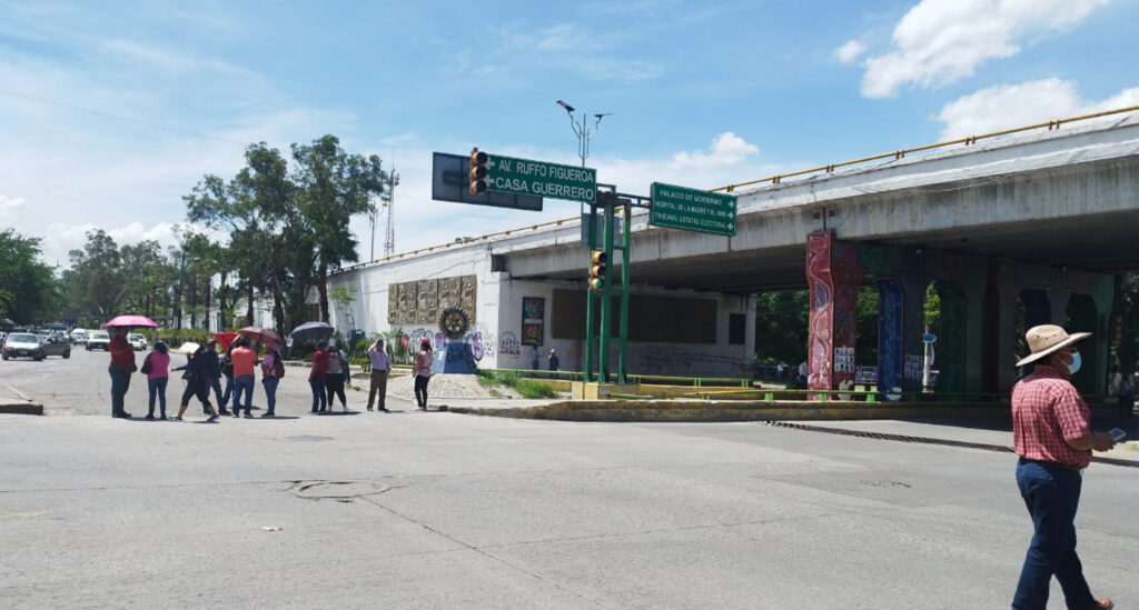 En Chilpancingo… Segundo día de bloqueos porque la SEG no resuelve sus demandas