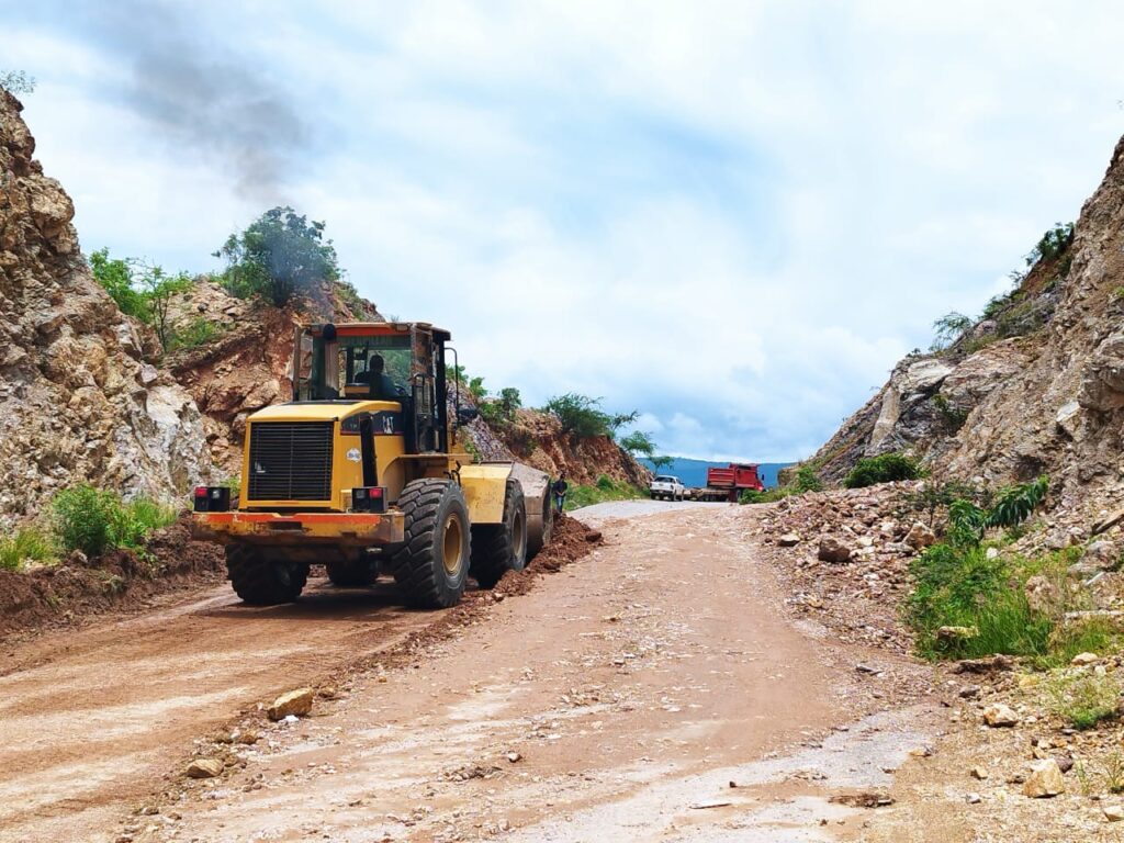 Instruye Evelyn Salgado brindar atención a carreteras afectadas por lluvias en la Montaña