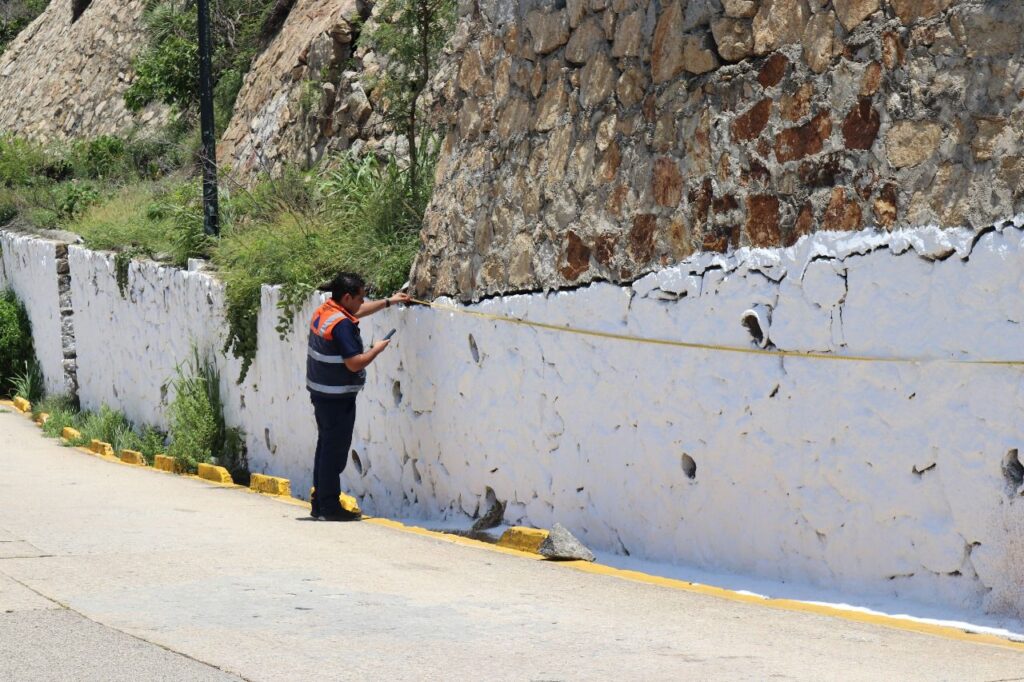 Instruye Evelyn Salgado realizar dictamen de riesgos en zona de la Quebrada de Acapulco