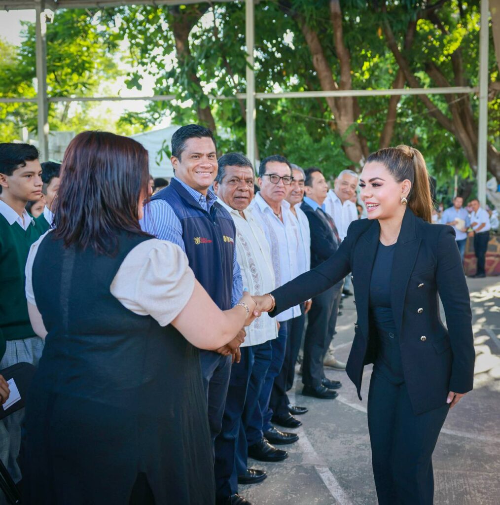 “La mejor herramienta para lograr la paz duradera y el bienestar, es la educación”: Evelyn Salgado