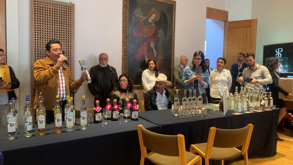 Promueve Evelyn Salgado 11 marcas de mezcal guerrerense en el mercado nacional