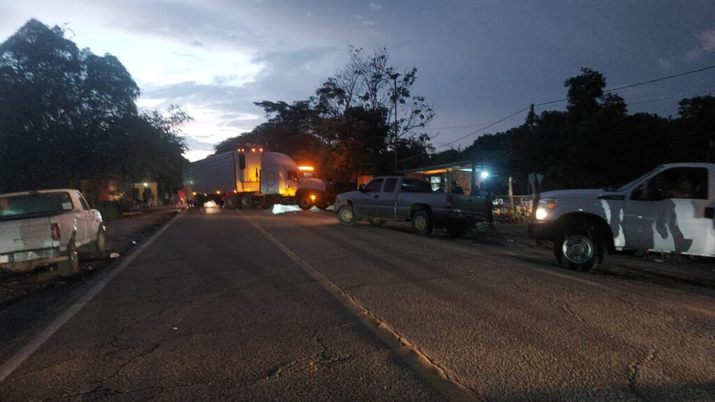 Gobierno de Guerrero logra la liberación de la carretera federal Acapulco-Zihuatanejo en la Costa Grande