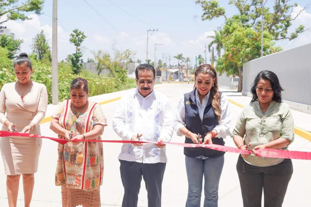 Corta Abelina listón inaugural de calle frente al Centro de Justicia en Acapulco Diamante