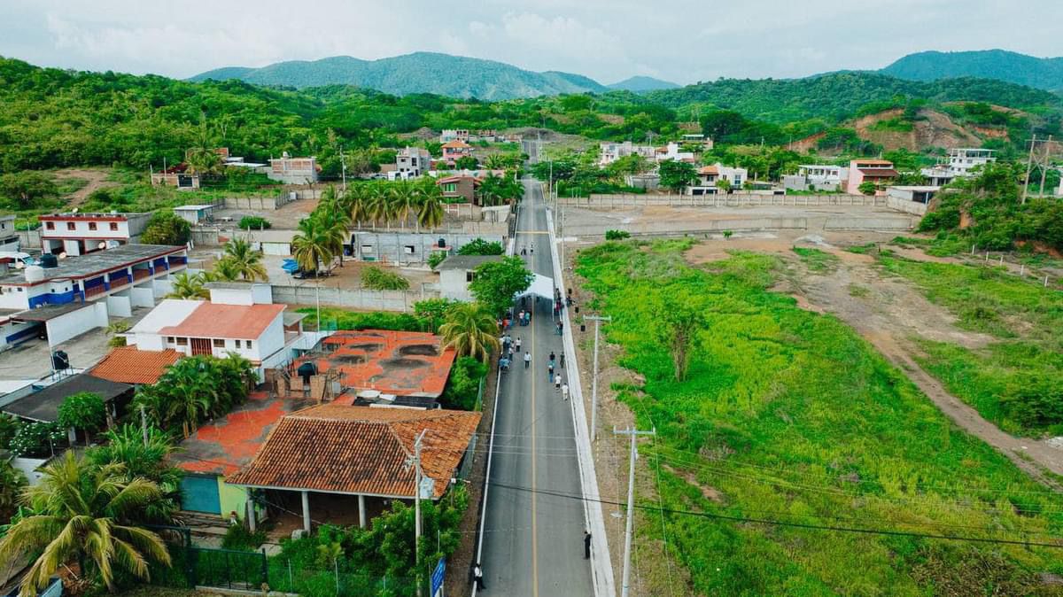 Entrega Presidente Jorge Sánchez pavimentación de la avenida principal del Fraccionamiento Valle de Ixtapa