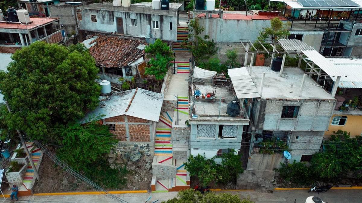 Alcalde Jorge  Sánchez Allec lleva más obras a colonia Vicente Guerrero con entrega de 3 andadores