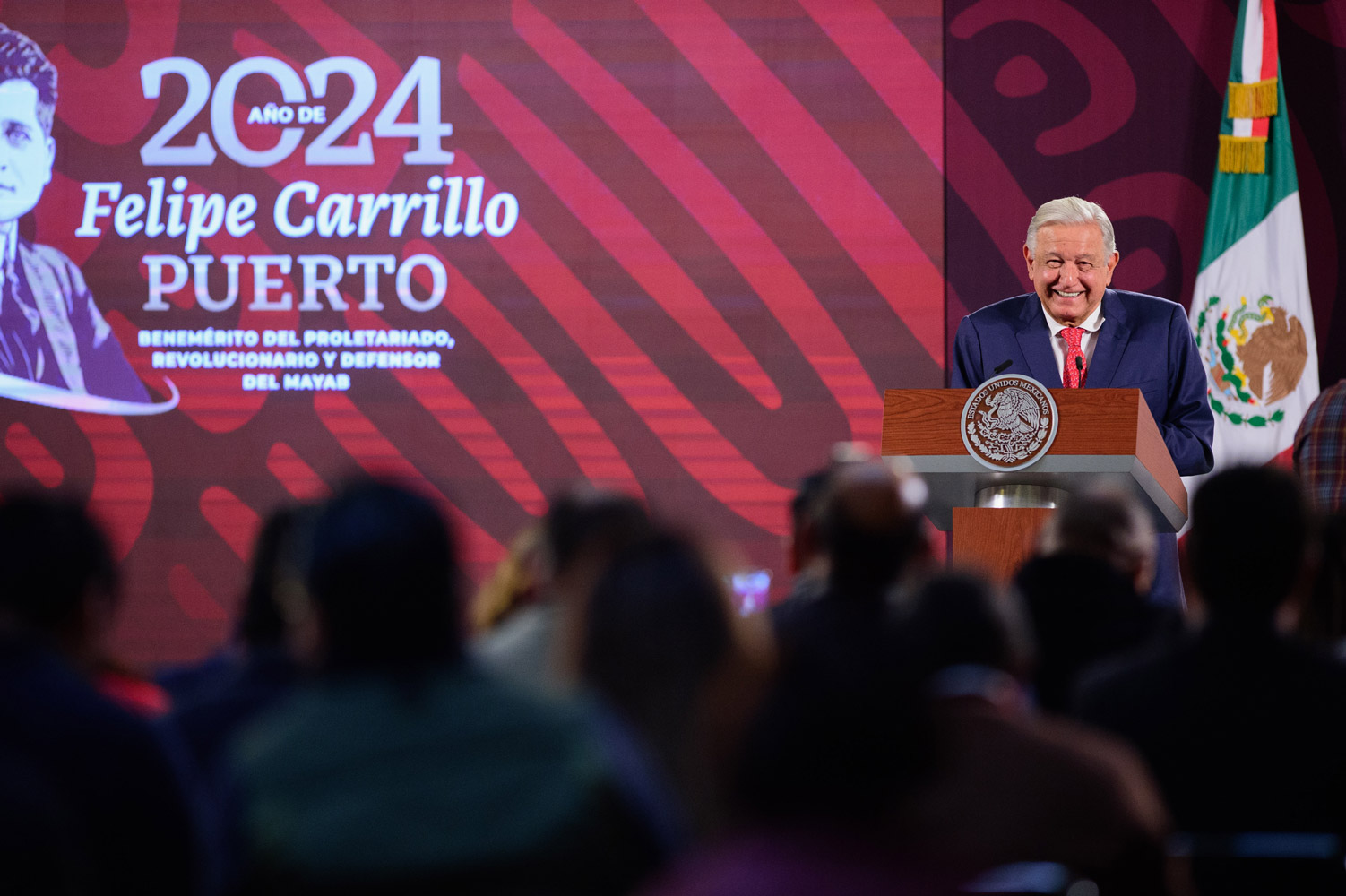 AMLO celebra el apoyo de grupos de universitarios a su reforma judicial