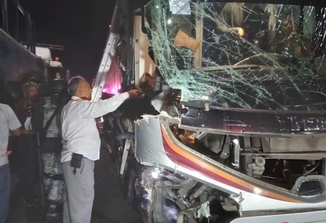 Accidente en la autopista Siglo XXI deja 12 heridos tras choque entre autobús y camión de carga