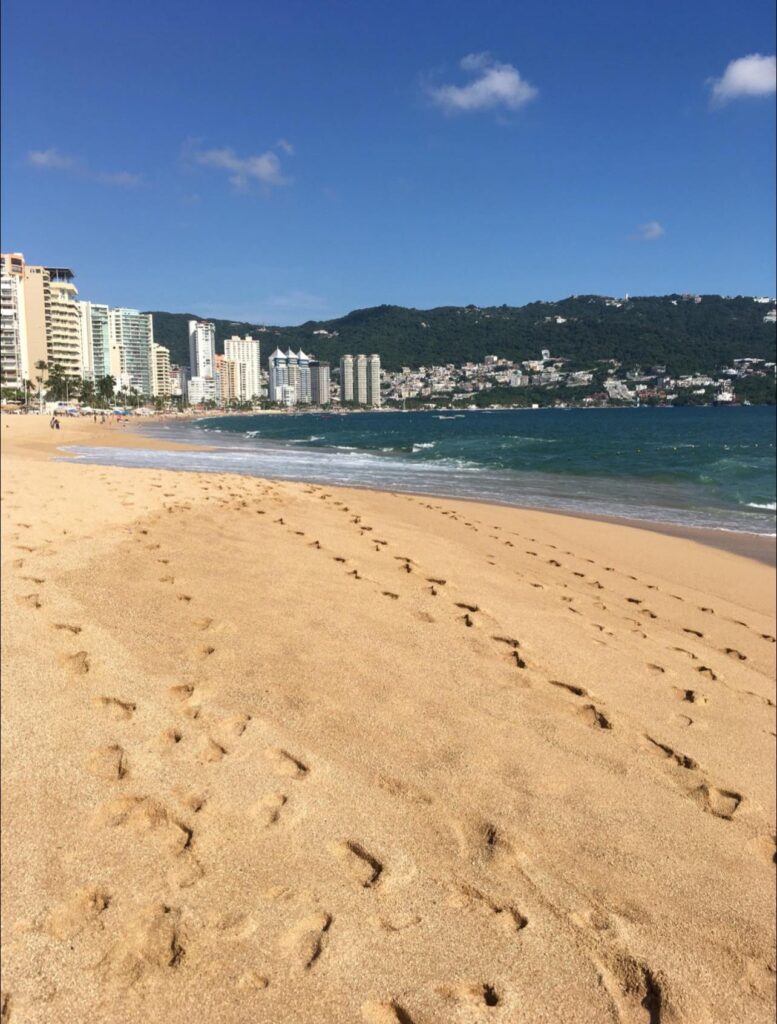 Se ahoga en la Playa Icacos un turista proveniente de la CDMX